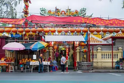 a group of people standing in front of a market at xxGO INN The Giant Swing - โกอินน เสาชิงช้า in Bangkok