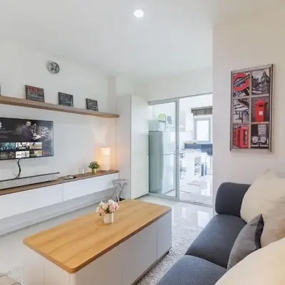 Downtown Spacious Luxury Condo BKK- 5 mins BTS!