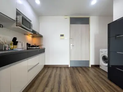 a kitchen with a sink and a washer and dryer at Downtown Stay 65 sqm - Ultra-WiFi - BTS Ratchathewi in Bangkok