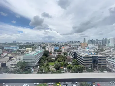 a city view of a city with buildings at Downtown Stay 65 sqm - Ultra-WiFi - BTS Ratchathewi in Bangkok