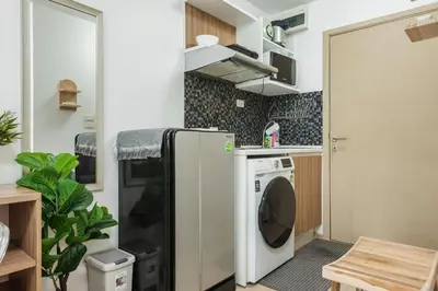 a small kitchen with a refrigerator and a washer at Elio Sukhumvit 64 BTS Punnawithi in Amphoe Phra Khanong