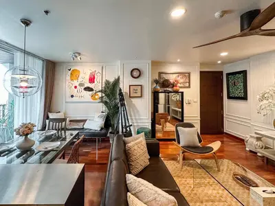 a living room with a couch and a table at Prime Classic 1 BR BTS Chidlom 72SQM Langsuan in Bangkok