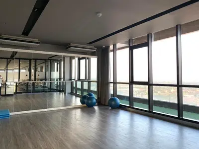 a bowling alley with blue balls in a room with windows at 2 ห้องนอน 2 ห้องน้ำติดเซ็นทรัลเวสเกต นนทบุรี in Ban Bang Krabu