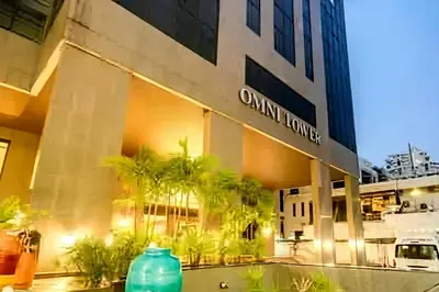 a view of the omni hotel in singapore at Sukhumvit soi 4 Apartment Center of BKK in Bangkok