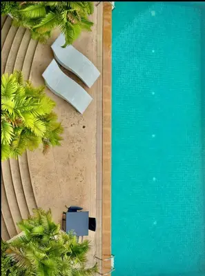 an overhead view of a swimming pool with palm trees at Modern 2 Bed Executive Unit 5min to Nana BTS in Bangkok