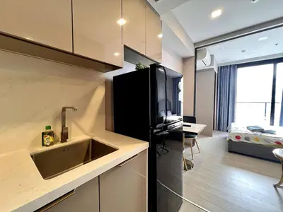 a kitchen with a sink and a kitchen with a bed at 52nd Fl Apt with Desk Pool and Gym MRT 200m Away in Ban Na Song