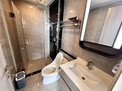 a bathroom with a toilet and a sink and a mirror at 53Fl Skyview with King Bed Pool and Gym MRT200m in Ban Na Song