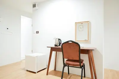 a chair sitting at a desk in a room at XX Snap inn Sukhumvit 1 สแนป สุขุมวิท ซอย 1 in Makkasan