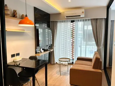 a living room with a desk and a couch at J5 Hotel in Ban Zong Katiam