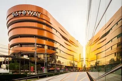 a large building with a car warranty sign on it at SleepPop Sukhumvit 42 - BTS Ekkamai in Phra Khanong