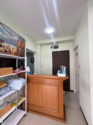 a room with a desk in a room at Minimal condo 5 mins to mrt Suthisarn in Bangkok