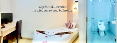 a room with a bathroom with a toilet and a television at PSA Palace Khaosan in Bangkok