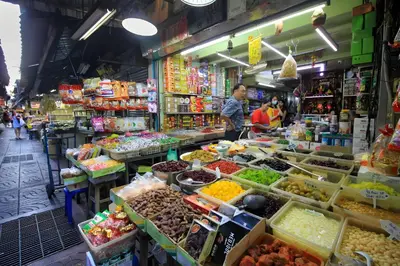 a market with a variety of fruits and vegetables at Mitr Inn Yaowarat Road in Samphanthawong