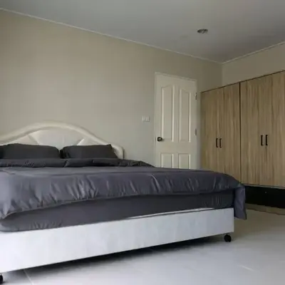 BKK 2 BR apt near Sathon ICONSIAM firework view