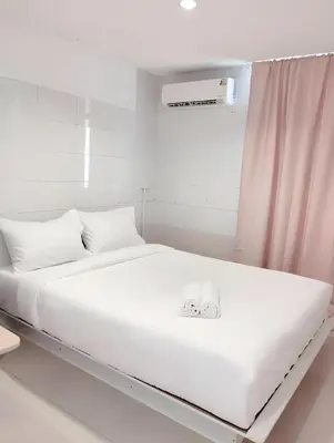 a large white bed with white sheets and pillows at XX Mitr Inn Sukhumvit Soi 2 - มิตร อินน์ สุขุมวิท ซอย 2 BTS Nana in Bang Kapi