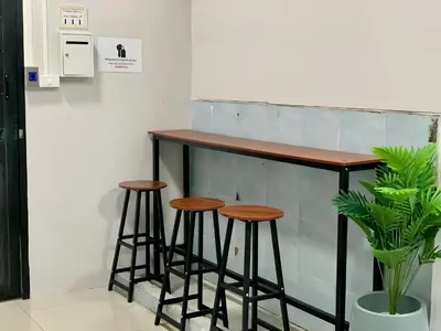 a bar with two stools and a counter at xx GO INN MRT Hua Lamphong - วัดไตรมิตร in Samphanthawong