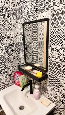a bathroom with a sink and a mirror on a wall at \u8f89\u714c\u62c9\u629b3\u5ba4180\u5e73\u7c73\u522b\u5885 in Bangkok