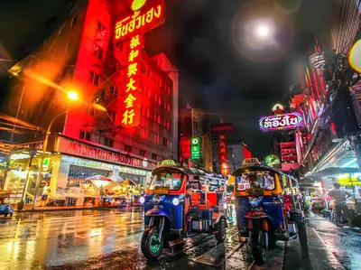 two motor scooters parked on a city street at night at Znap Yaowarat - MRT Wat Mangkon in Samphanthawong