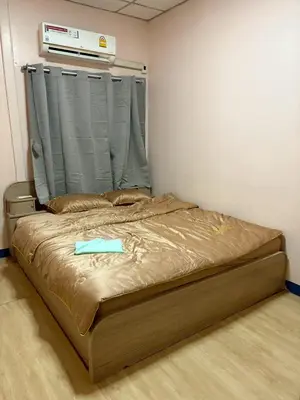 a bedroom with a bed with a blue arrow on it at Worsakornrit Homestay in Bangkok