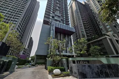 a street in a city with tall buildings at Thonglor BTS Prime Pool gym Netflix city in Bangkok