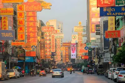 a busy city street filled with lots of traffic and signs at Mitr Inn Yaowarat - เยาวราช Pro in Samphanthawong