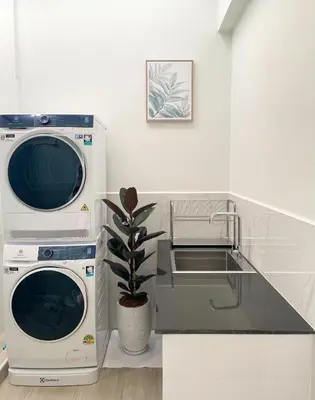 a kitchen with a washing machine and a sink at Bhumidol Home near Don Muang Airport in Lak Si