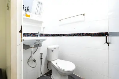 a bathroom with a toilet and a sink at Oh My Nap Sukhumvit Soi 3 - คลองเตยเหนือ in Makkasan