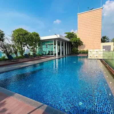 Luxury Apt BTS EKKAMAI with pool sauna gym