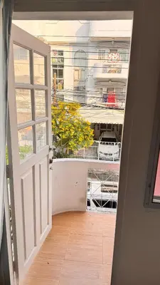 a hallway with an open door and a building at \u6cf0\u56fd\u66fc\u8c37\u8f89\u714c\u522b\u5885\u6708\u79df in Ban Zong Katiam