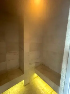 an empty room with a light on the wall at WalkToBTS>EMDistrict/CityViewPool&Gym/WiFi/Washer in Khlong Toei