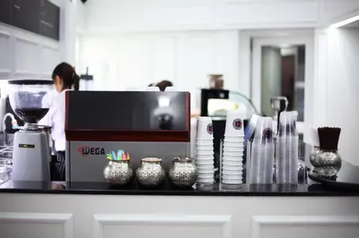 a counter with a food processor and cups on it at Khaosan Palace Hotel in Bangkok