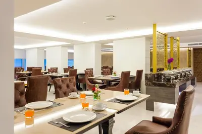 a dining room with tables and chairs in a restaurant at Grand 5 Hotel & Plaza Sukhumvit Bangkok in Bangkok