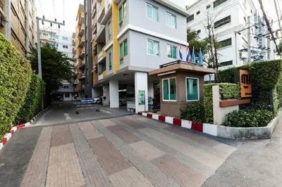 a building with a parking lot in front of it at 1BR Condo 5 Min to BTS 1000Mbps Fiber Wi-Fi great location in Bangkok