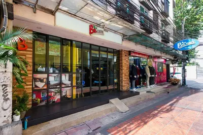 a store front with a lot of windows at BB House Phra Athit บีบี เฮ้าส์ พระอาทิตย์ in Bangkok