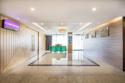 a lobby with a green table in the distance at Livotel Hotel Hua Mak Bangkok in Bangkok