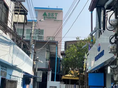 an alley with a building with a sign on it at S.E.T Thanmongkol Residence in Bangkok