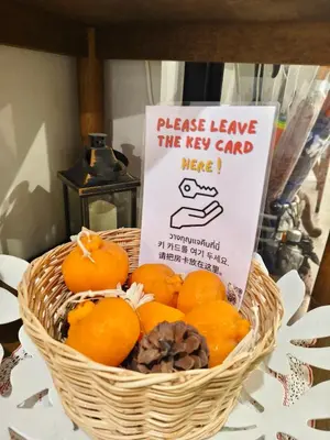 a basket of oranges with a sign in it at 101 SEOUL HOSTEL (101 โซล โฮสเทล) in Bangkok