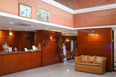 a lobby with a waiting room with a chair at Nonthaburi Palace Hotel in Nonthaburi