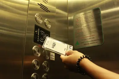 a person is putting a credit card into a machine at Jam Hostel Bangkok in Bangkok