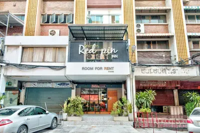 a car parked in front of a building at Red Pin Inn \u597d\u8fd0\u65c5\u9986 in Bangkok