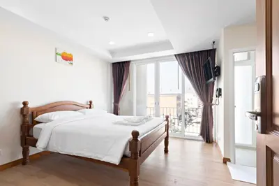 a bedroom with a bed and a large window at Royale 8 Ville Guest House in Bangkok