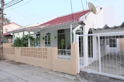 a house with a fence in front of it at Chatuchak Art & Nature House ( 3-6 pers.) in Bangkok