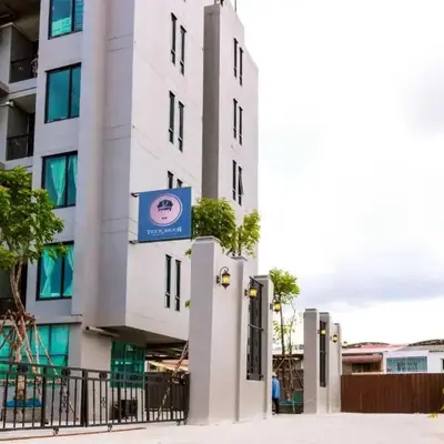 RQ Bangkok Sukhumvit 107 by Collection O