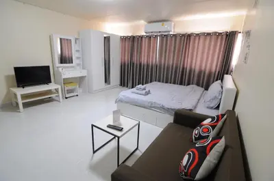 a small living room with a couch and a tv at ป๊อปปูล่า คอนโด อาคาร C4 impact เมืองทองธานี in Nonthaburi