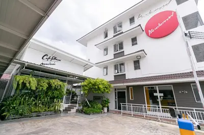 a view of the front of a building at Ruan Plaisoi Apartment in Bangkok