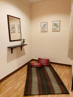 a room with a rug on the floor and a mirror at Real Bangkok Guesthouse Private 3BR Home 3 Min to BTS Ratchathewi in Bangkok