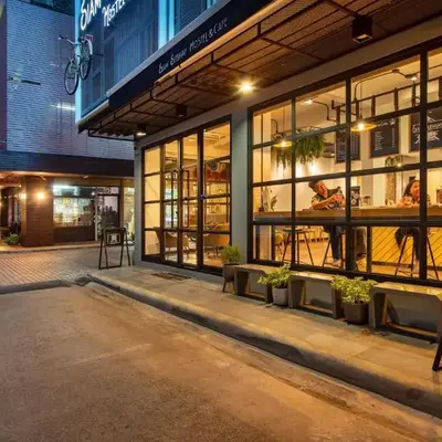 Siam Subway Hostel and Café