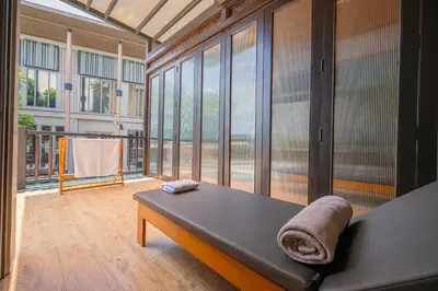 a room with a bench in a room with windows at W1Bangkoknoi Hotel in Nonthaburi