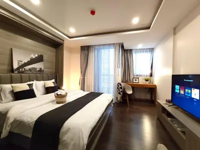 a bedroom with a large bed and a flat screen tv at Circle Rein Sukhumvit 12 #1BR#Pool&Gym#Near Terminal 21#Max2 in Bangkok