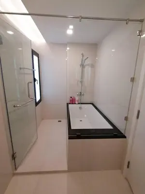 a bathroom with a bath tub and a shower at Bangkok Asok Circle REIN Sukhumvit 12#2BR&3BR#Pool&Gym#Near Terminal 21 in Bangkok